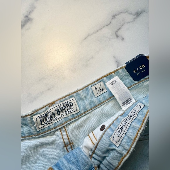 NEW WITH TAGS Lucky Brand High-Waist Light Wash Denim Shorts, Size 6 - Picture 4 of 4